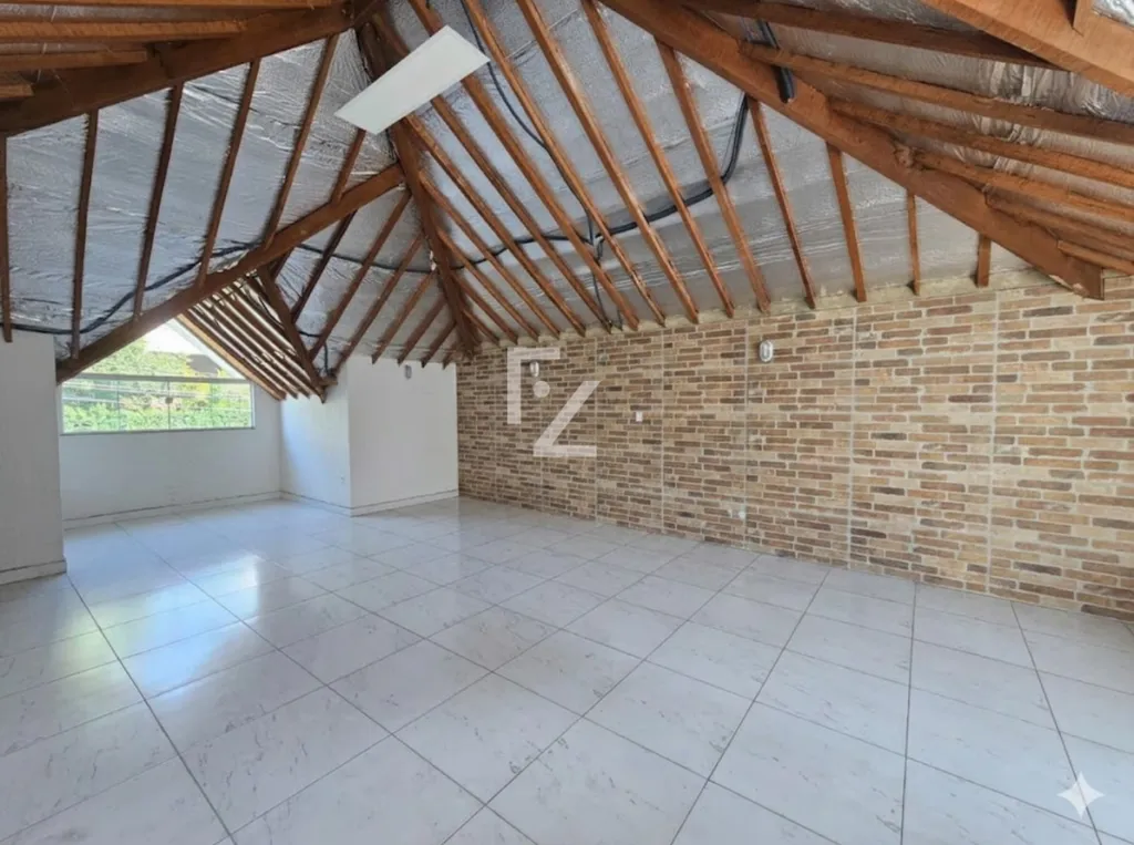 House with 5 bedrooms and mountain views — photo 35
