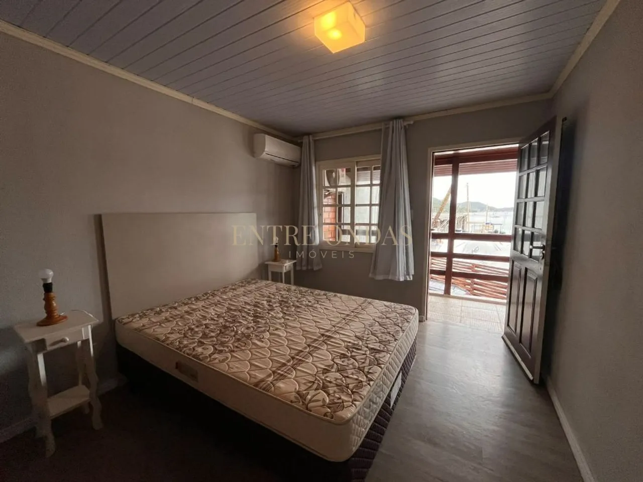 2-bedroom house with a water view in Florianópolis — photo 8