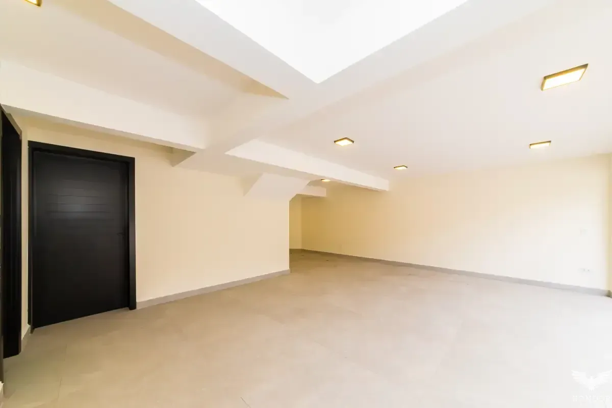 Two-story house with 230 m², 3 bedrooms and 4 baths — photo 52