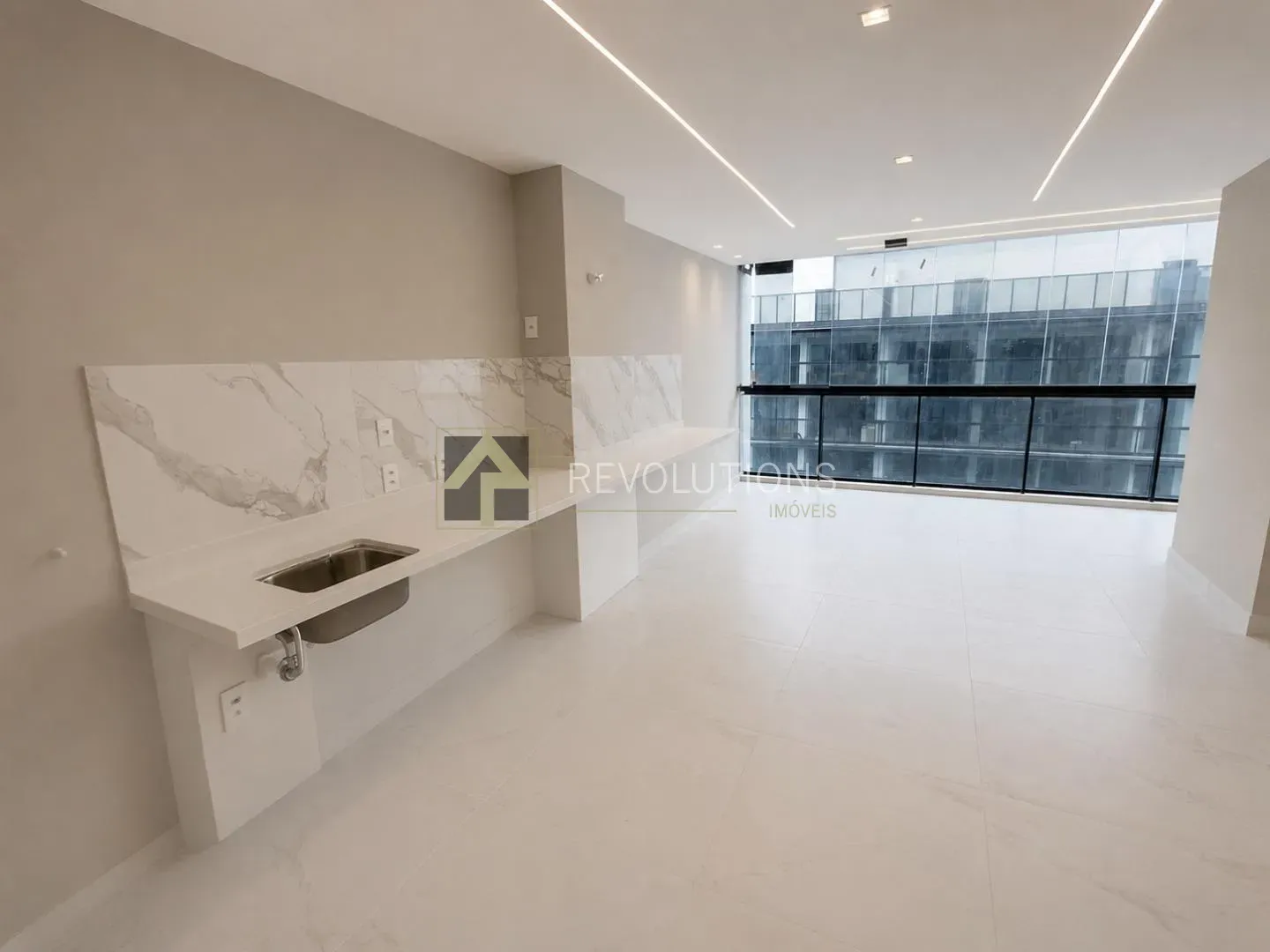 2-bedroom apartment with 2 bathrooms and 2 parking — photo 2