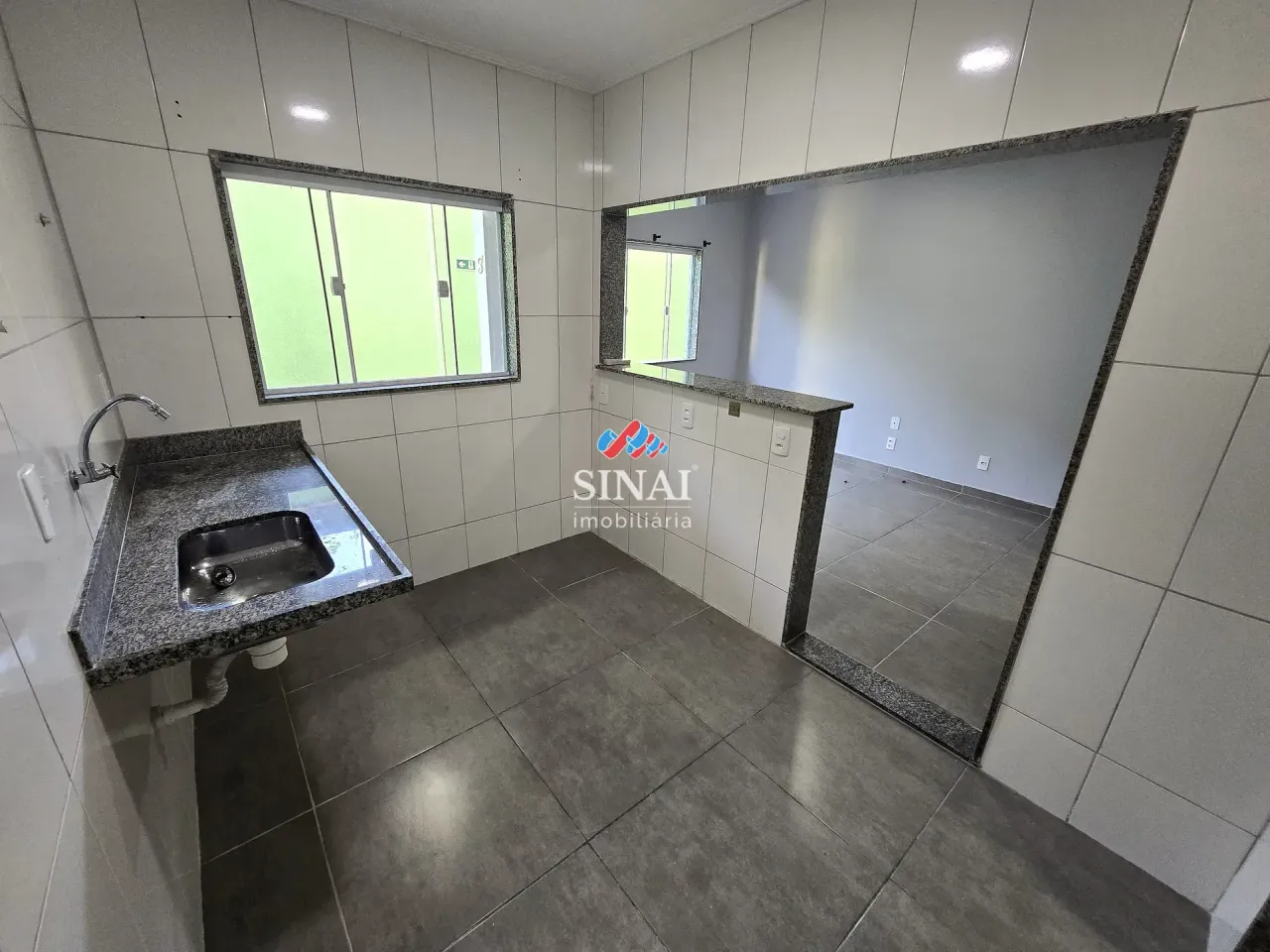 2-bedroom unfurnished apartment with a balcony — photo 9