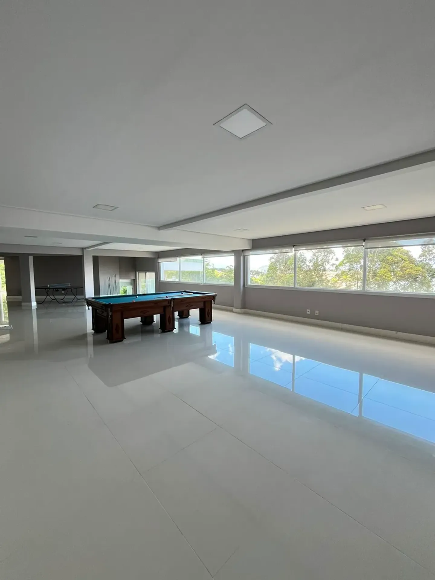Casa de 1000 m² con vista al agua y chimenea — photo 10