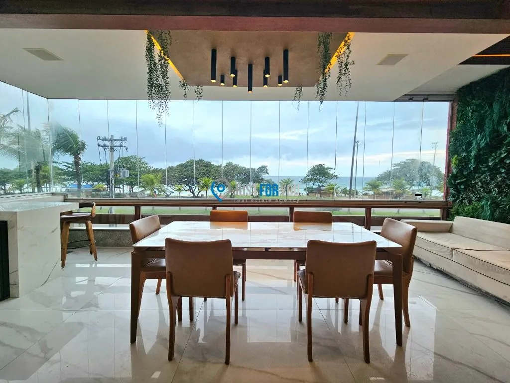 Floor-to-ceiling windows in a 3-bedroom apartment, 250 m² — photo 27