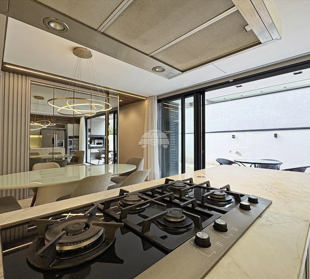 Furnished 293 m² house with open-plan kitchen — photo 48