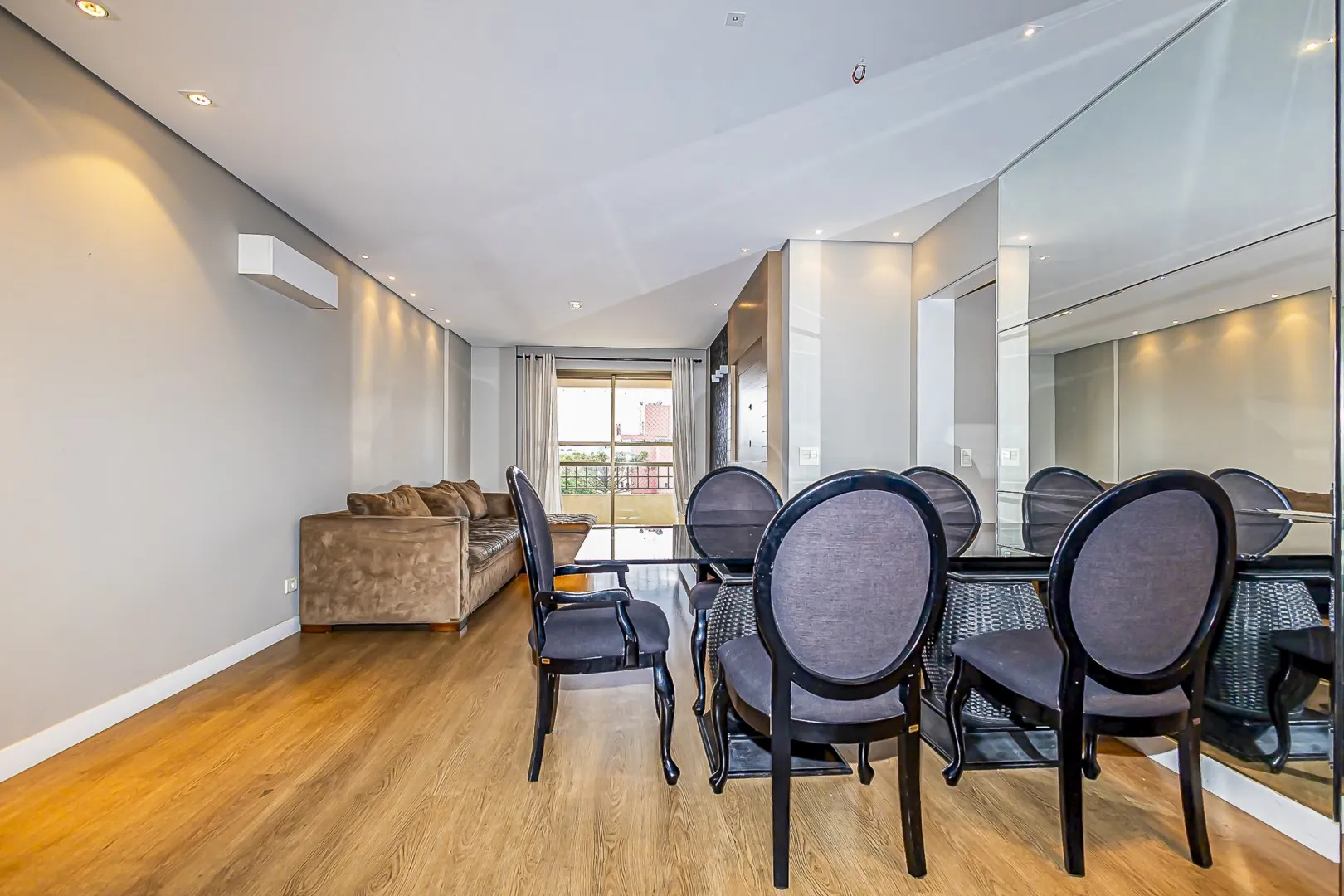 Квартира с балконом 136 м² и 3 спальнями — photo 15