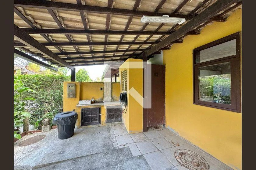 140 m² house with a walk-in closet and a home office — photo 19