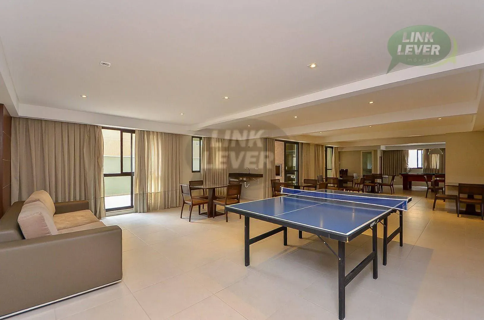 Balcony with a grill in a 3-bedroom apartment, 88 m² — photo 41