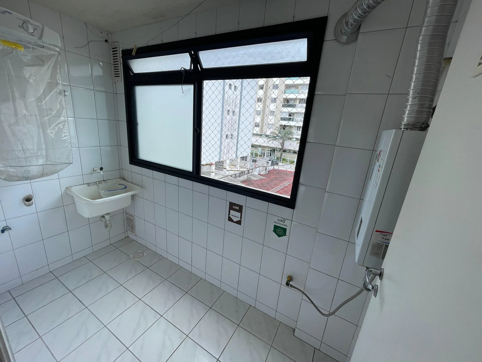 Квартира с 3 спальнями и 1 спальней с ванной, 105 м² — photo 4