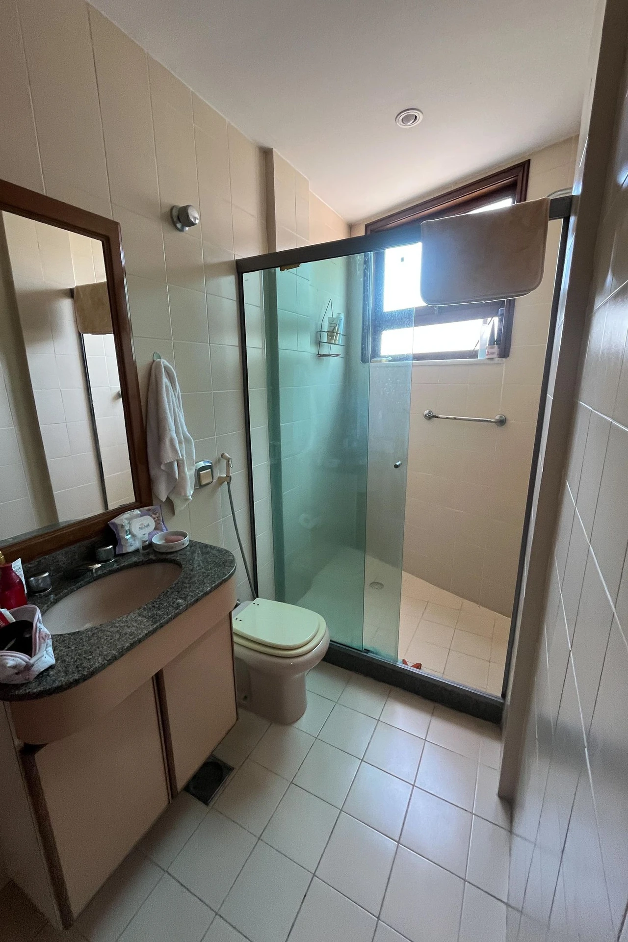Furnished 3-bedroom apartment with laundry area — photo 16
