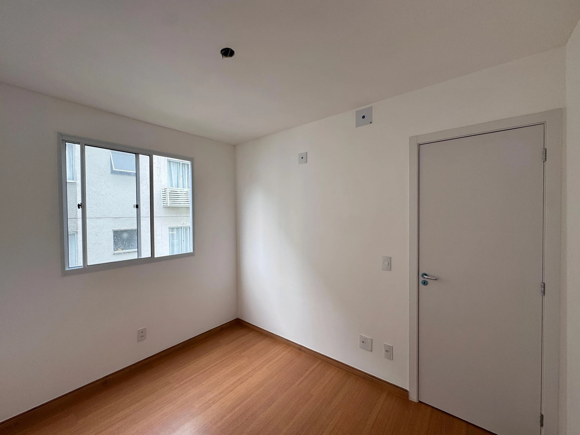 2-bedroom apartment with a closed kitchen and 1 parking spot — photo 28