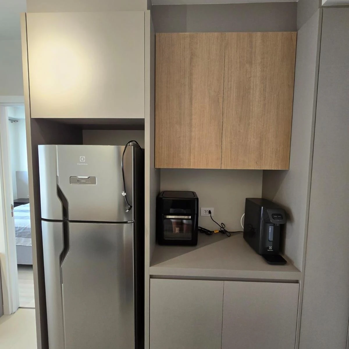 One-bedroom apartment in a building with a gym — photo 11