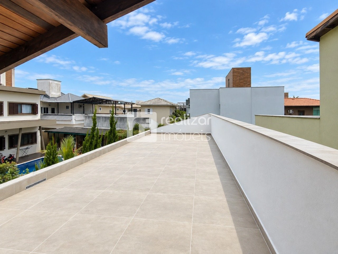 160 m² house with a bathtub and floor-to-ceiling windows — photo 11