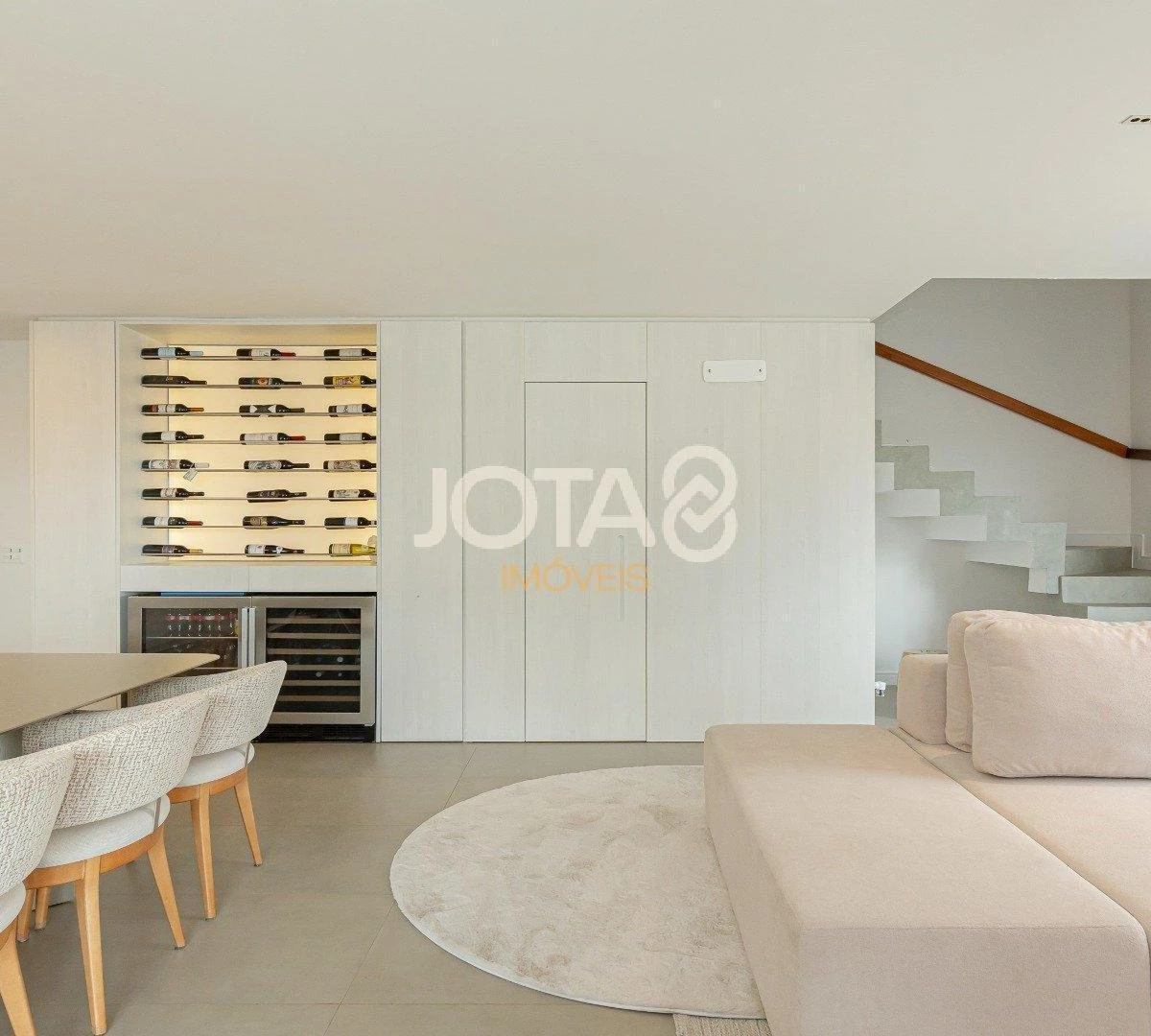 Floor-to-ceiling windows in a 3-bedroom apartment, 194 m² — photo 16