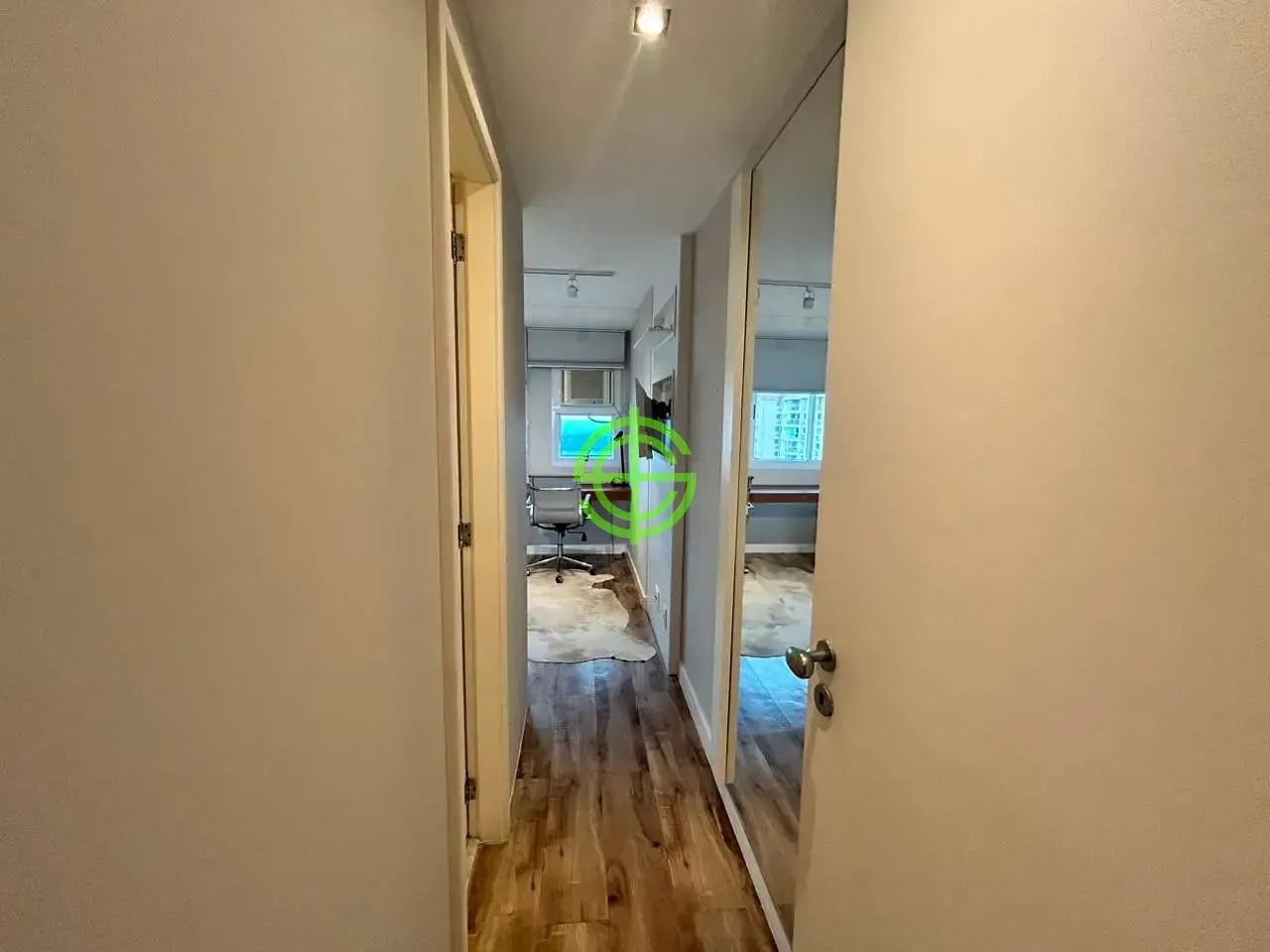Furnished apartment with 2 bedrooms and 3 bathrooms — photo 27