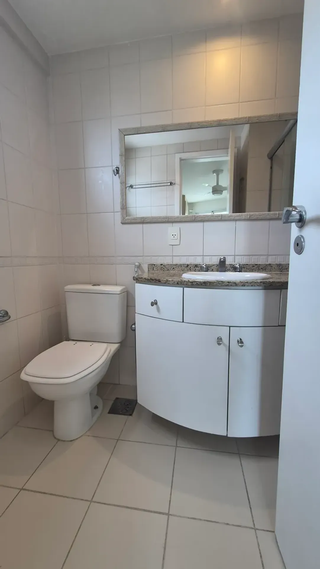 Apartment on the 6th floor with wood or laminate floors — photo 9