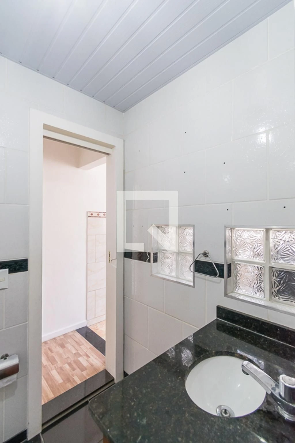 Квартира з 1 спальнею та окремою сучасною кухнею — photo 36