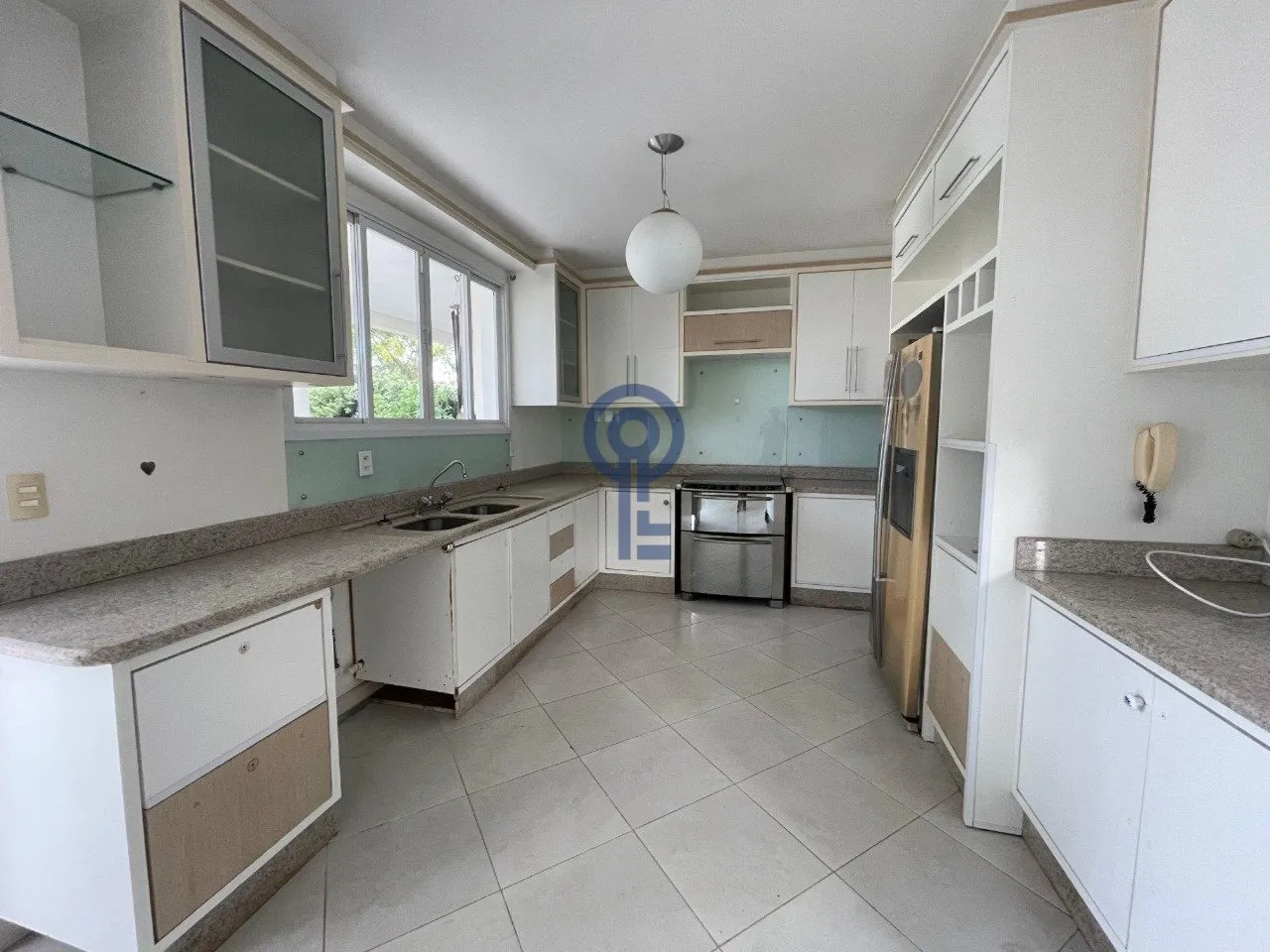 286 m² house with gas kitchen and 3 en-suite bedrooms — photo 2