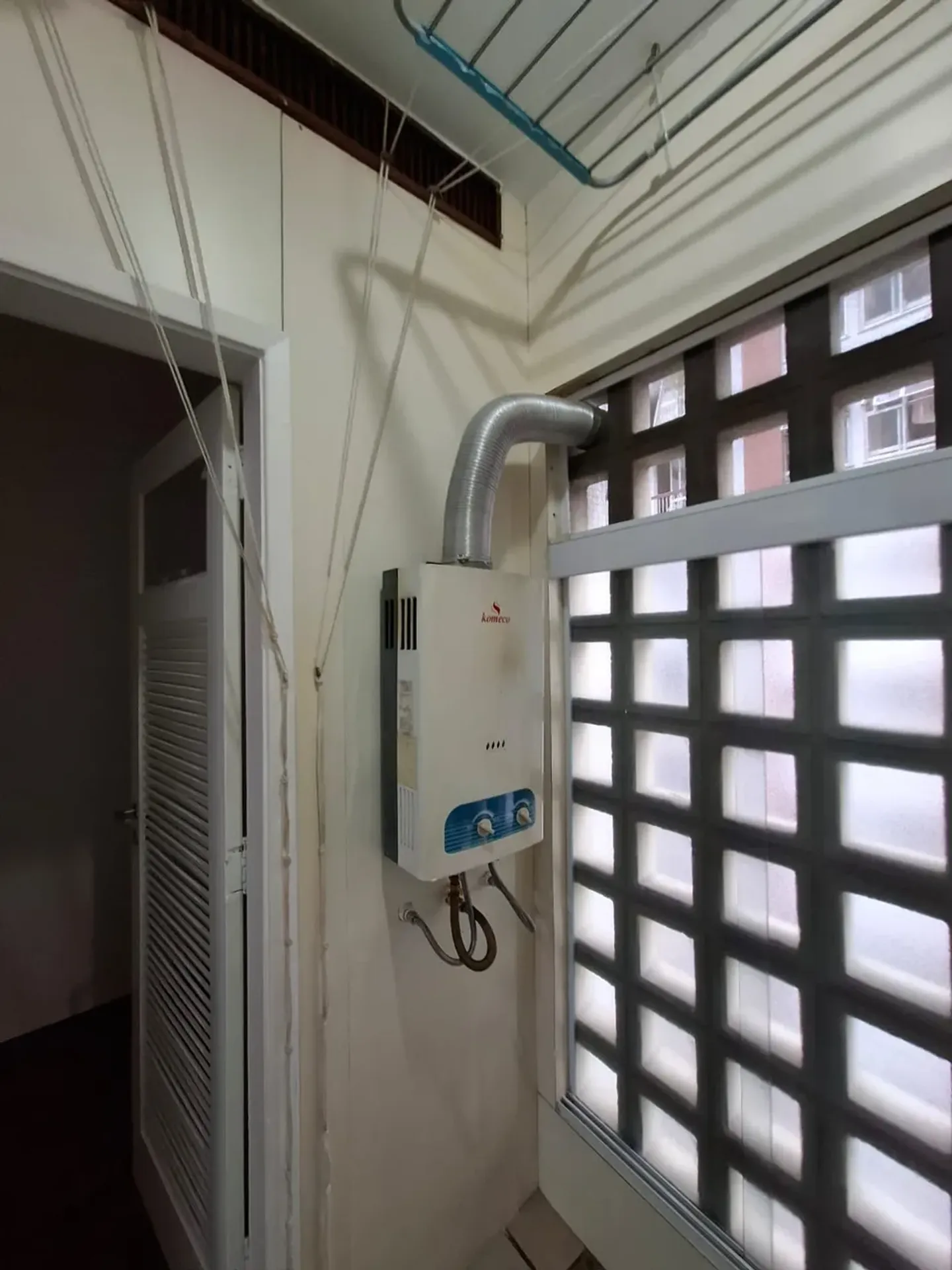 Apartment with 2 bedrooms, 3 bathrooms and a balcony — photo 31
