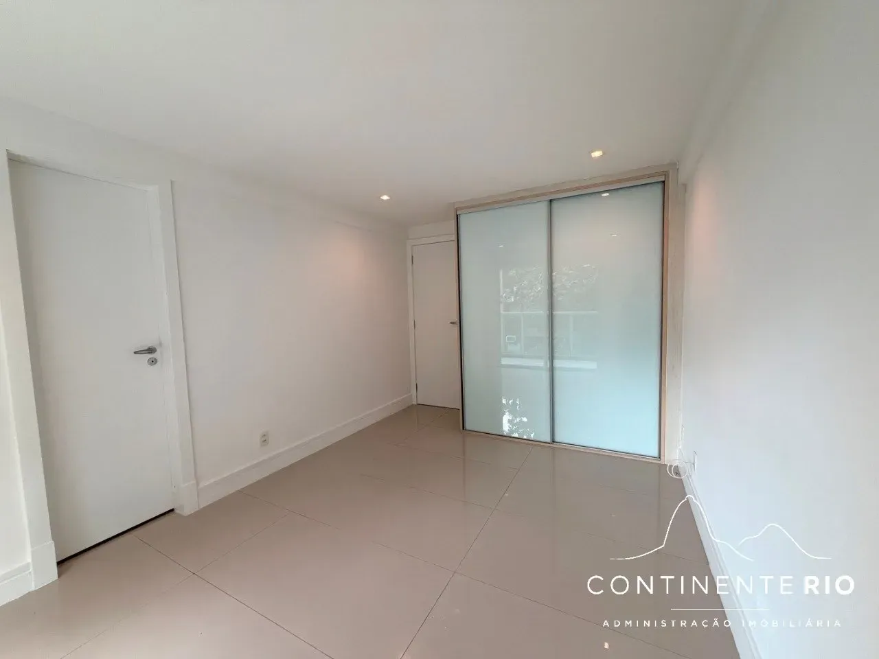 Apartamento de 4 quartos com janelas do piso ao teto, Leblon — photo 15