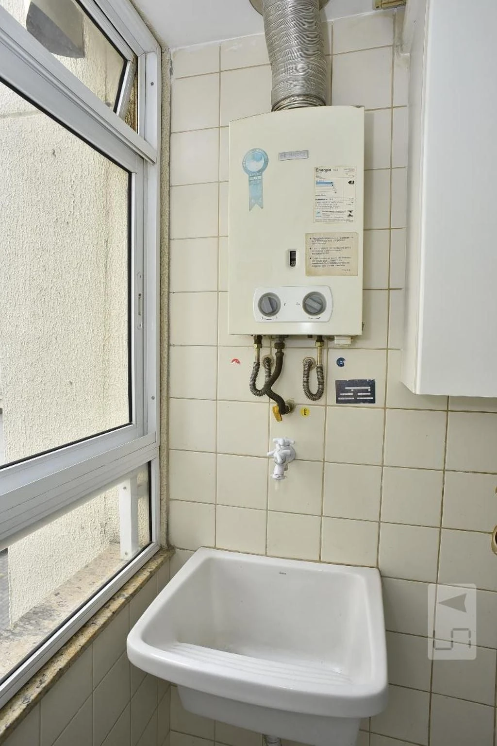 2-bedroom apartment in a building with a pool — photo 25