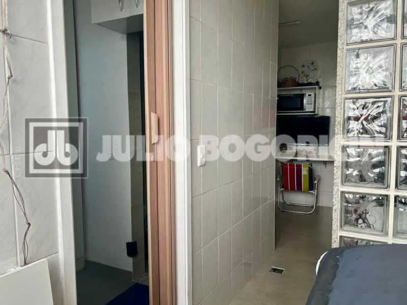 3-bedroom, 3-bath apartment with 2 parking spaces — photo 28