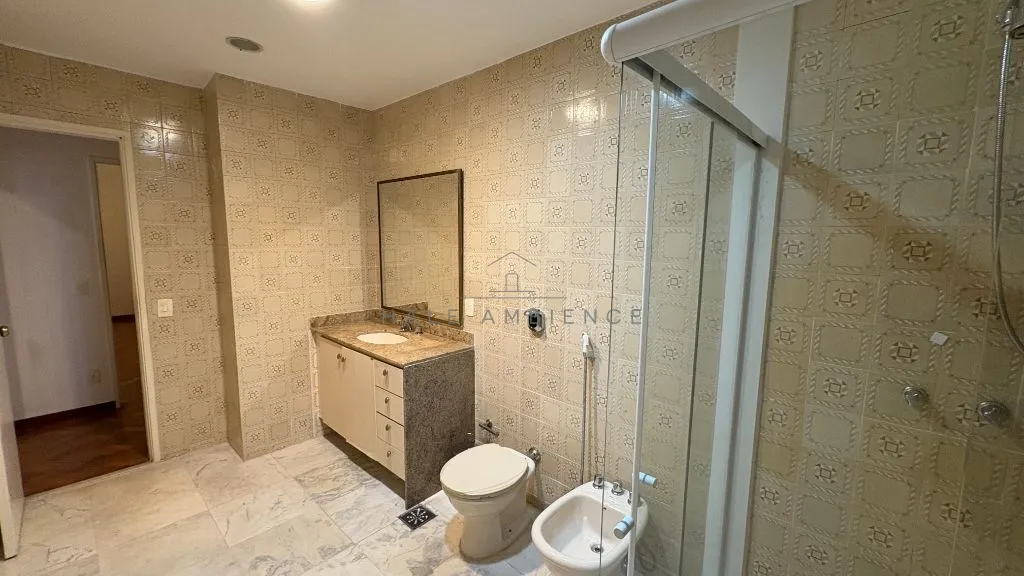 4-bedroom apartment with 4 bathrooms and 350 m² — photo 19