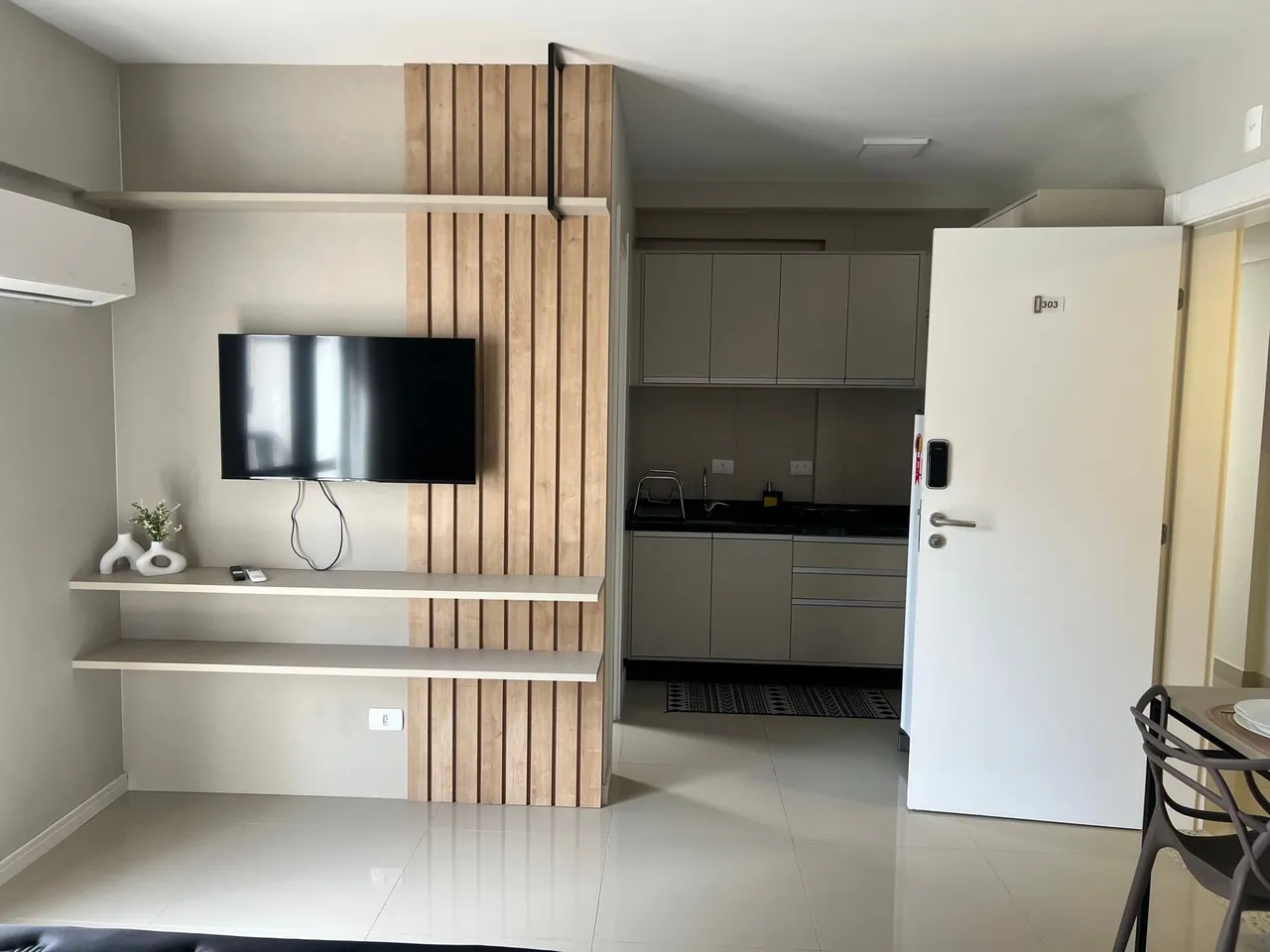 Furnished apartment with open-plan kitchen and 1 bedroom — photo 2