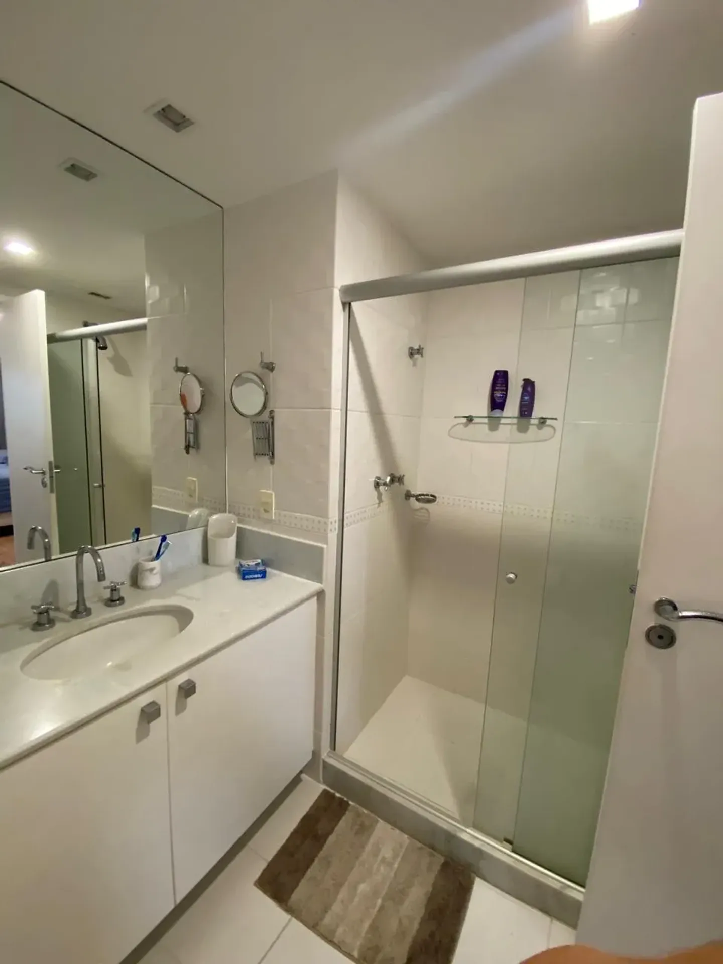 Apartment on the 13th floor with a glass-enclosed balcony — photo 17