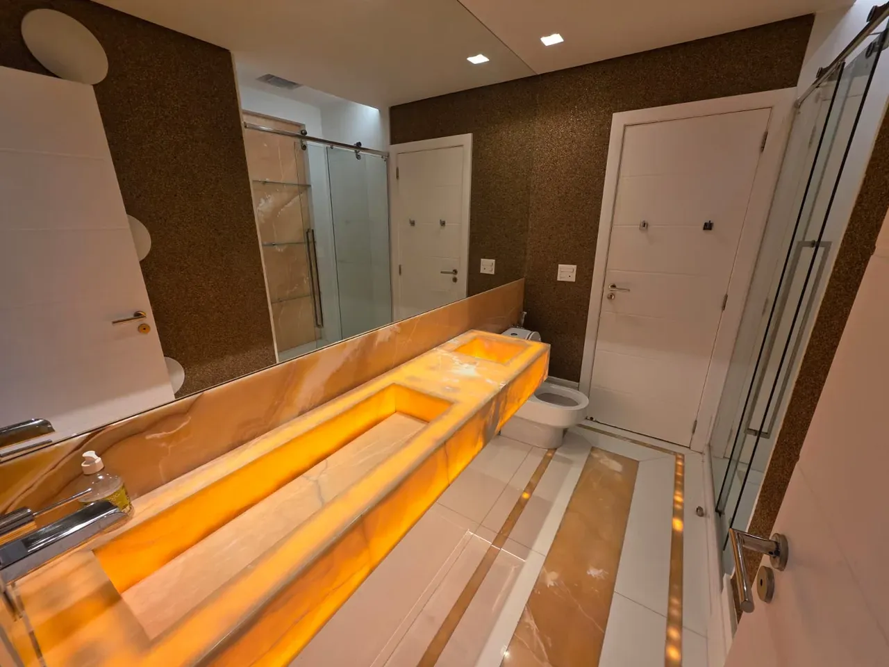 Casa em condomínio com 5 quartos e 5 banheiros — photo 8