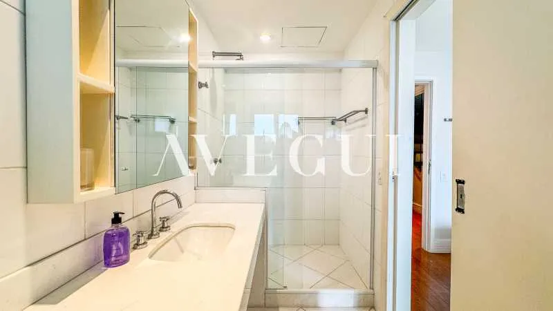 Apartamento sem mobília com 3 dormitórios e varanda fechada — photo 9