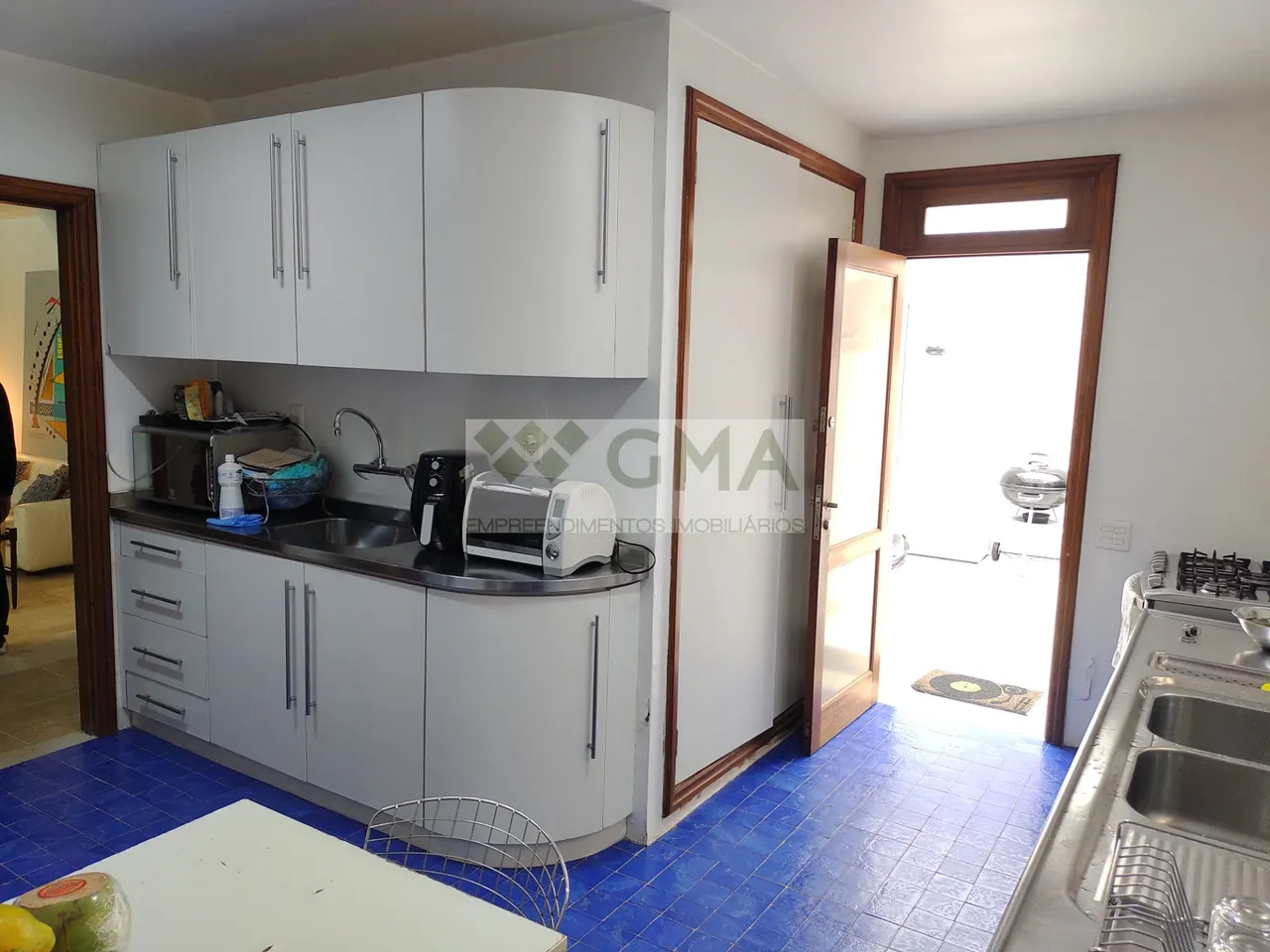 Casa com 5 quartos e fogão a gás na cozinha fechada — photo 3