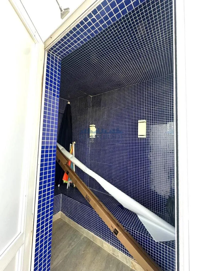 Furnished apartment, 400 m², with a glass-enclosed balcony — photo 38