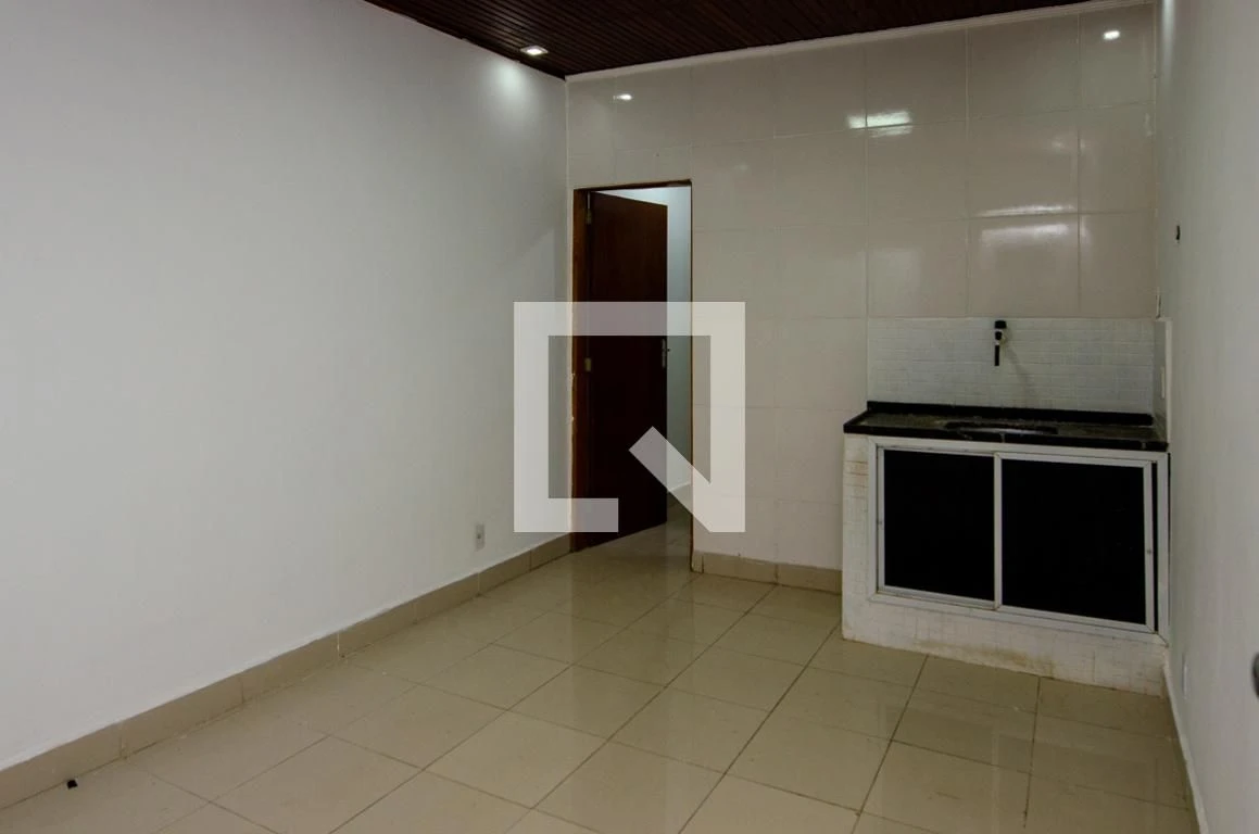 Unfurnished 1-bedroom apartment with a washing machine — photo 8
