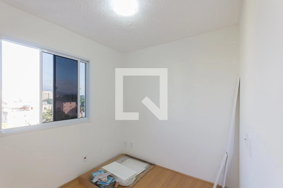2-bedroom apartment with open-plan kitchen and living room — photo 31