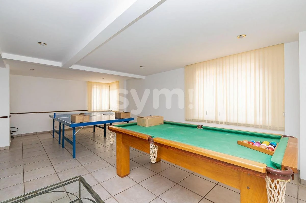 Glass-enclosed balcony in a 3-bedroom apartment, 98 m² — photo 28