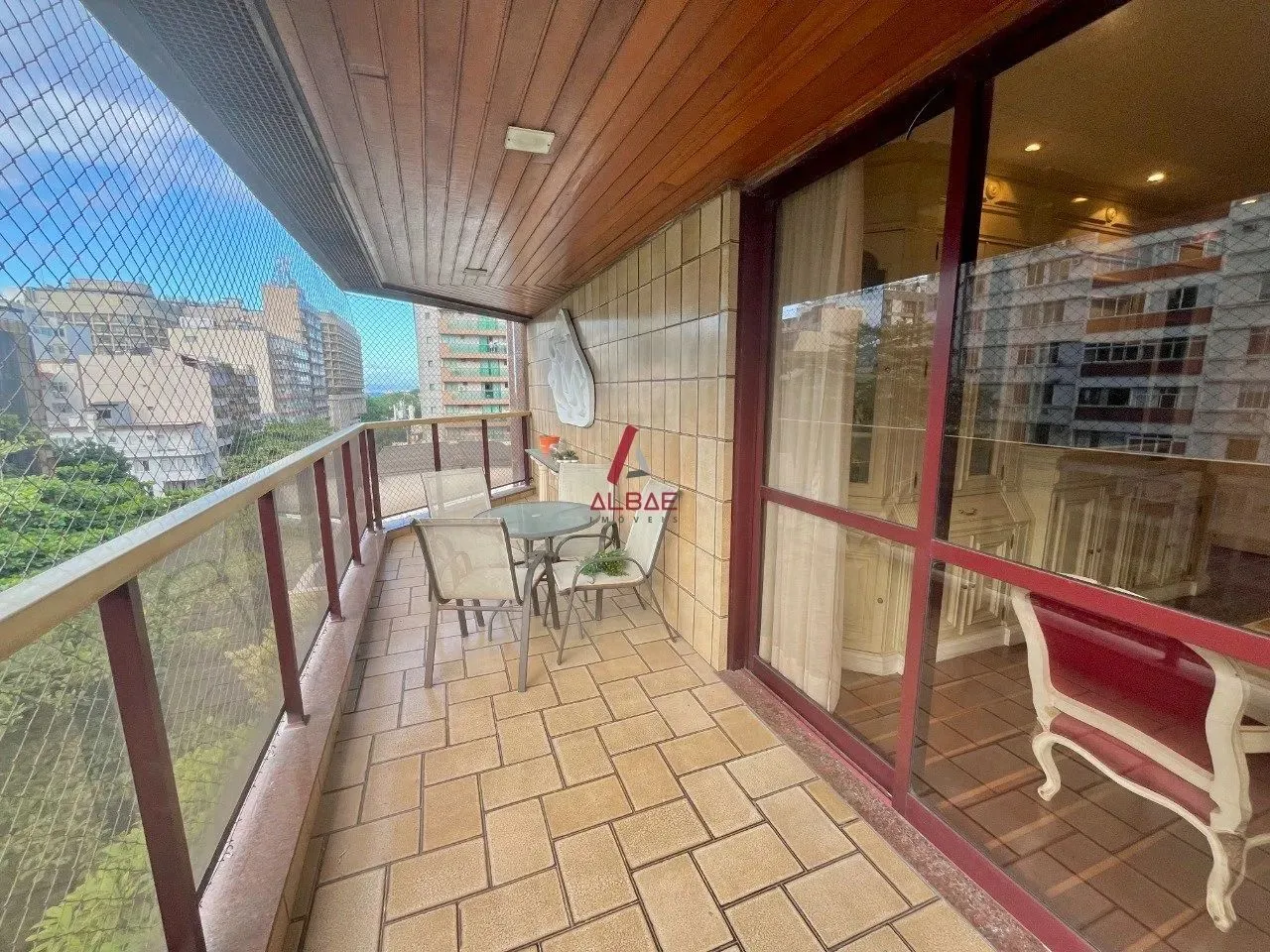 3-bedroom apartment with a balcony and 4 bathrooms — photo 7