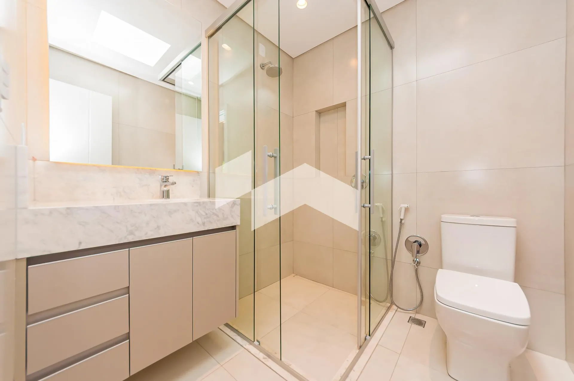 3-bedroom house with a bathtub — photo 27