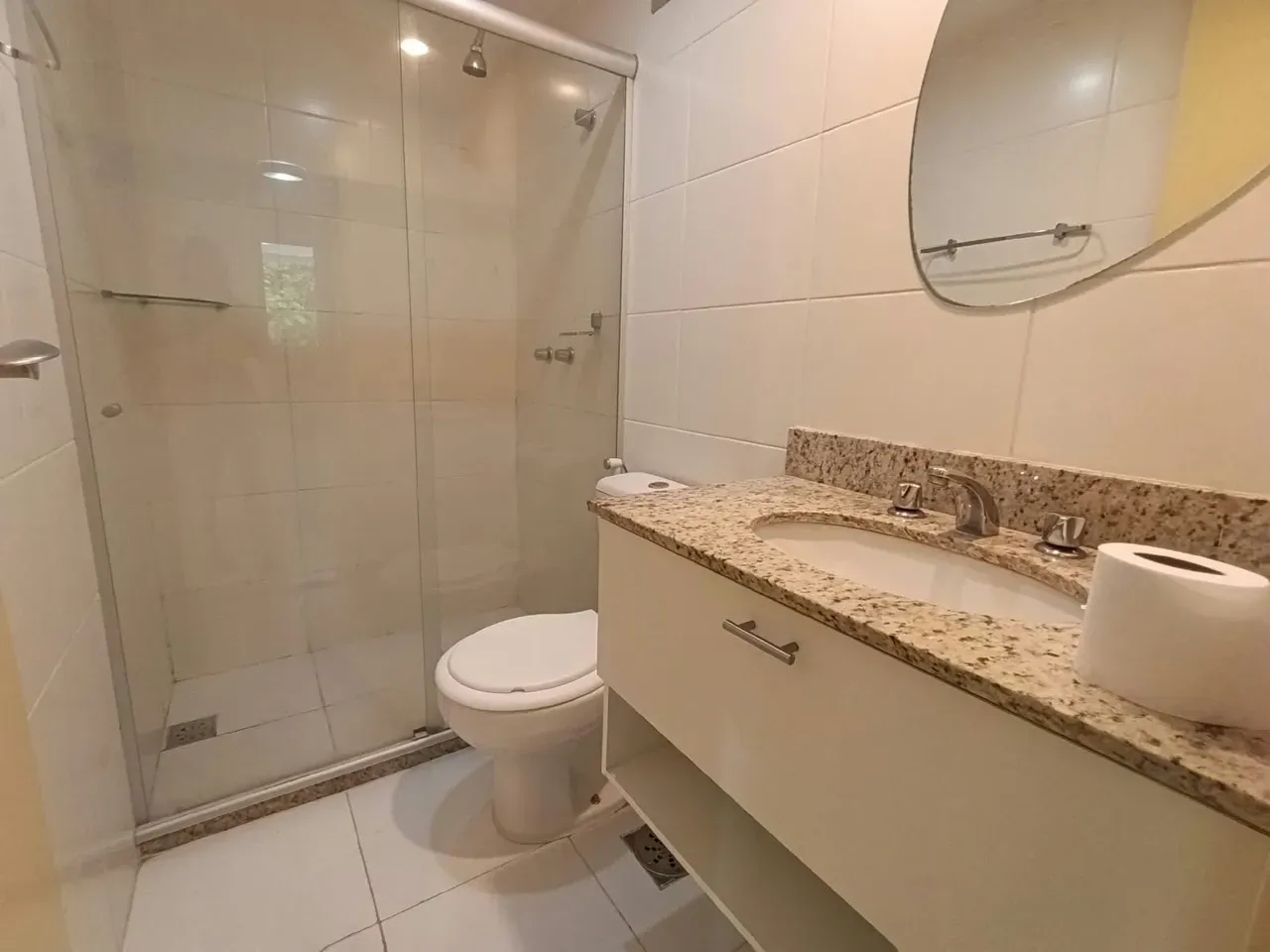 2-bedroom apartment in a building with a gym — photo 13