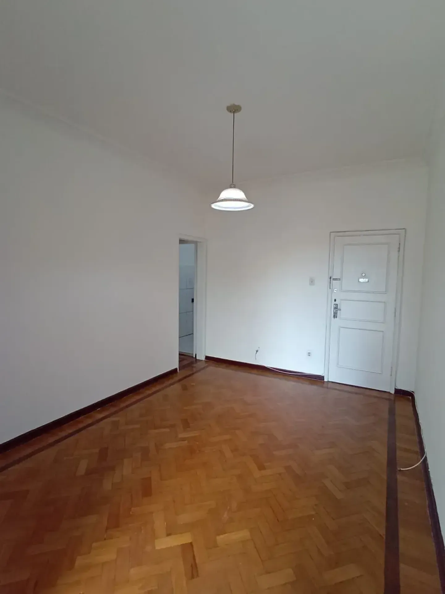 Apartment on the 4th floor with wood or laminate floors — photo 5