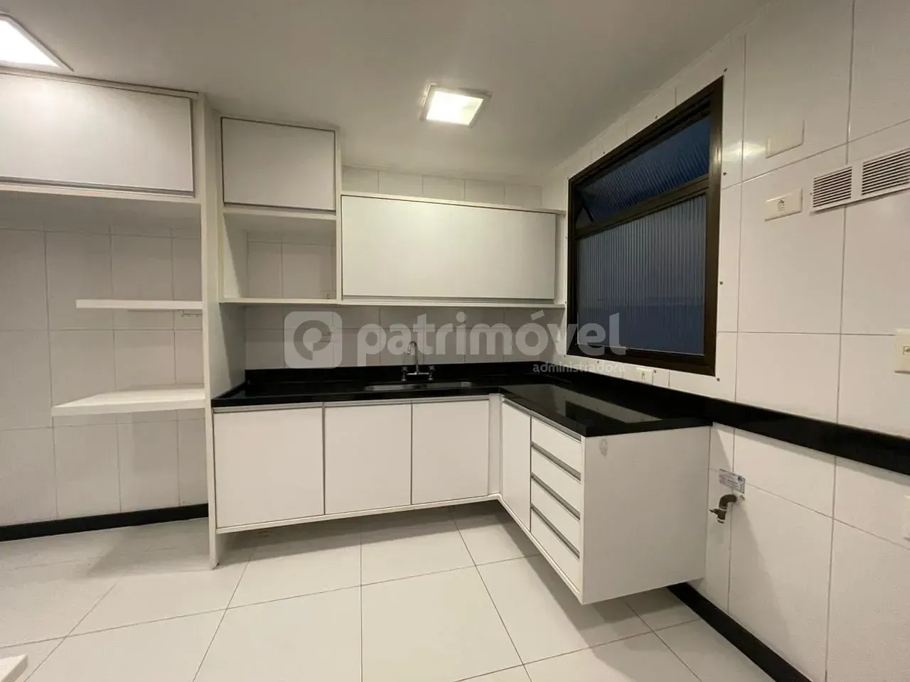 4-bedroom apartment with pool and 3 parking spaces — photo 22