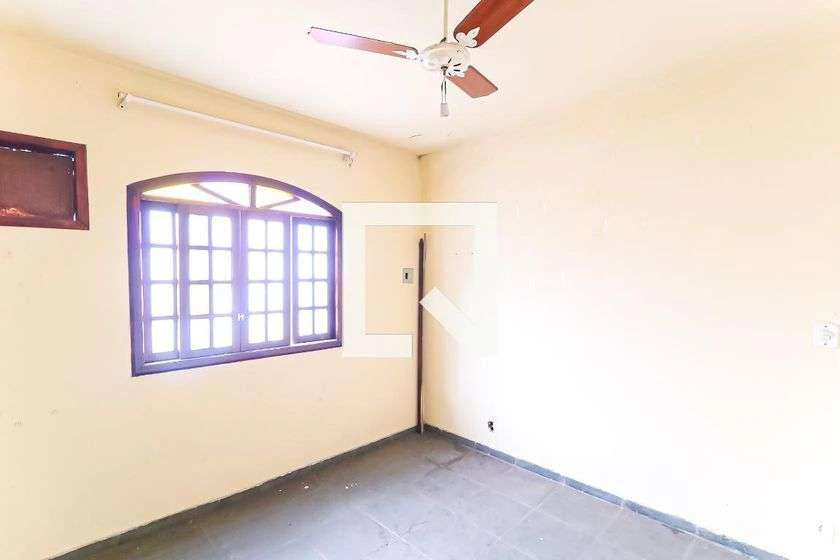 Unfurnished house with 7 bedrooms and 6 bathrooms