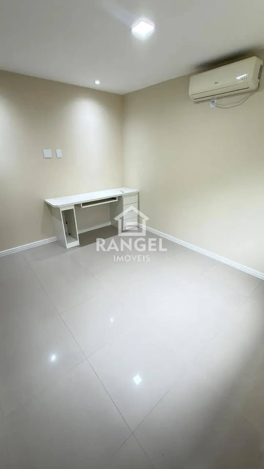 House, 412 m², with a private pool — photo 21