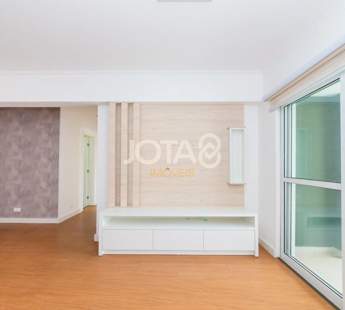2-bedroom apartment in a building with a gym — photo 16
