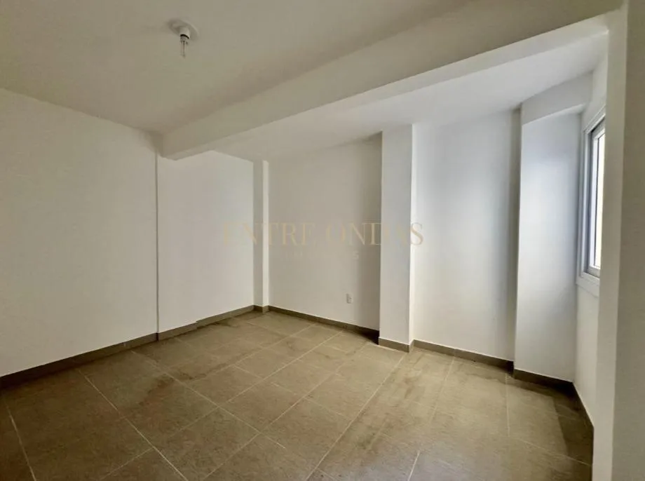 Water view in a 4-bedroom house, 263 m² — photo 6