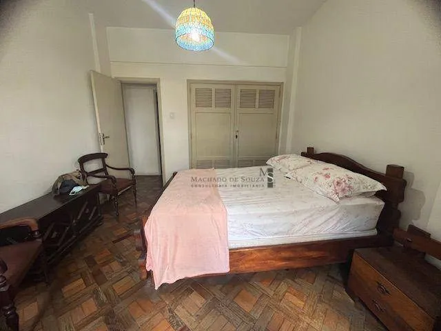 Wood or laminate floors in a 2-bedroom apartment, 98 m² — photo 8