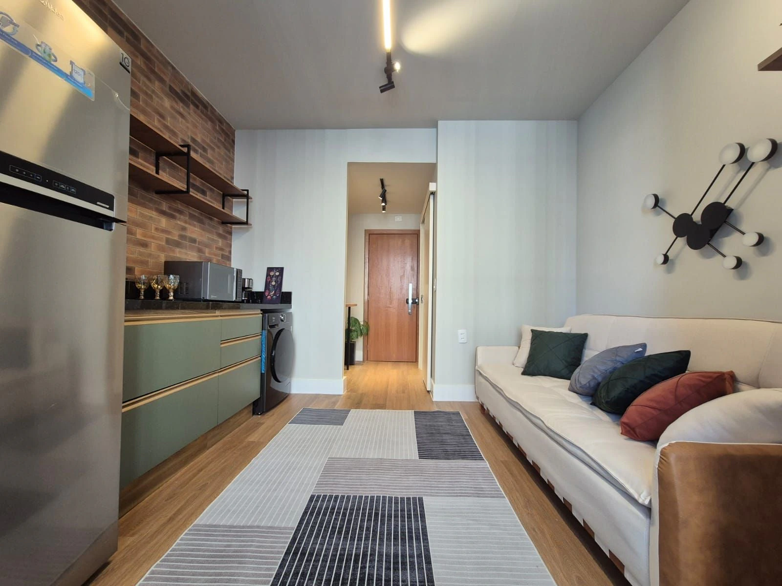 Furnished 30 m² apartment with an open-plan kitchen — photo 2