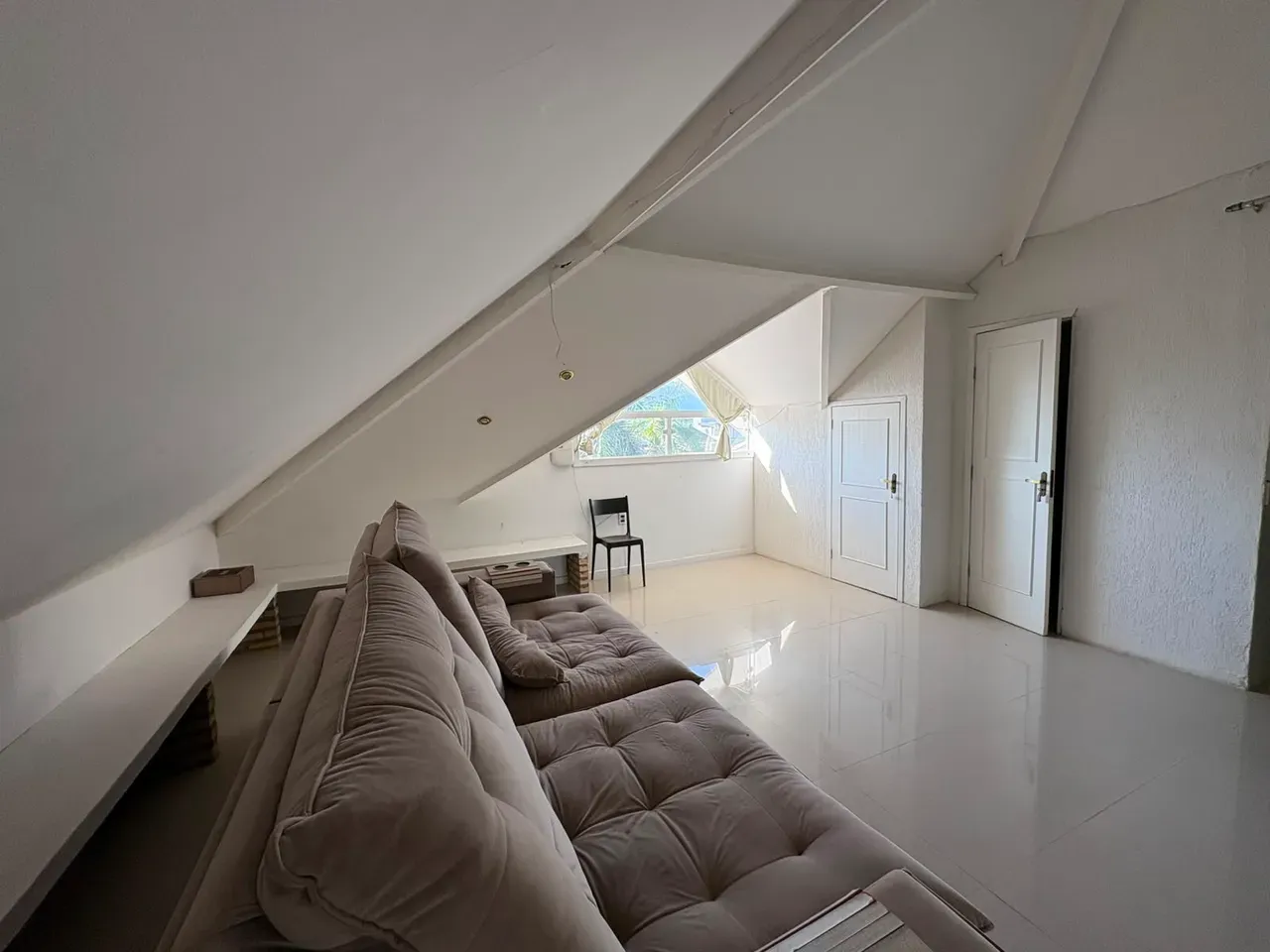Furnished 266 m² house with 6 bedrooms and balcony grill — photo 65