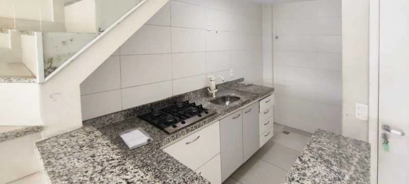 Duplex top-floor home with 3 bedrooms and 1 suite — photo 8