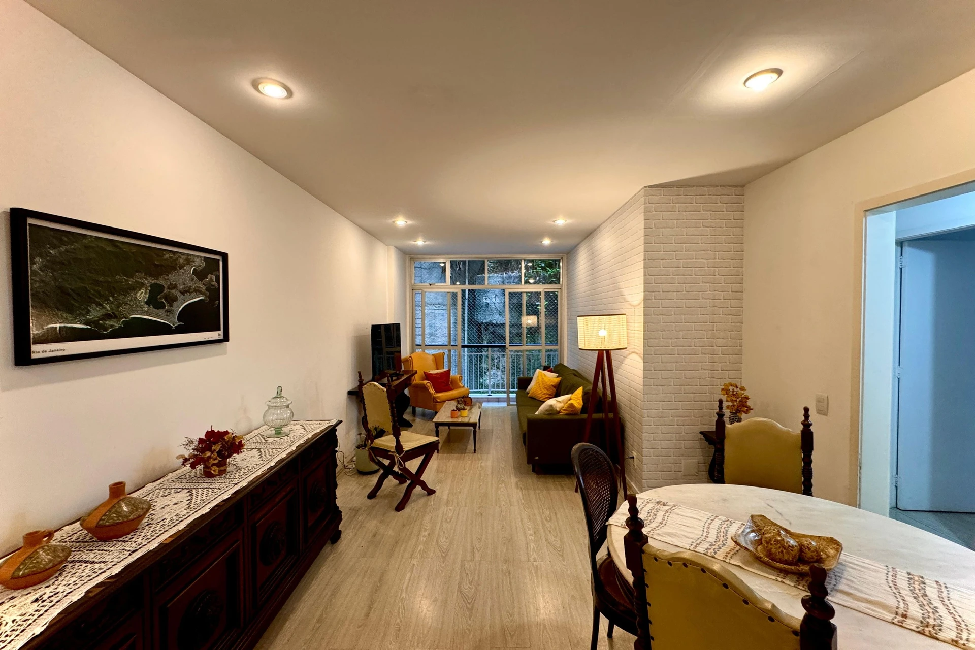 Furnished apartment, 96 m², with a glass-enclosed balcony — photo 6