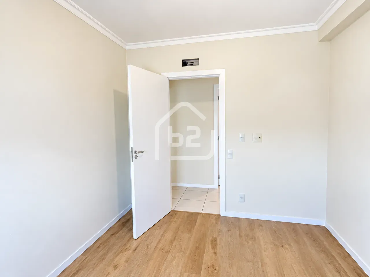 2-bedroom apartment in a building with a gym — photo 16
